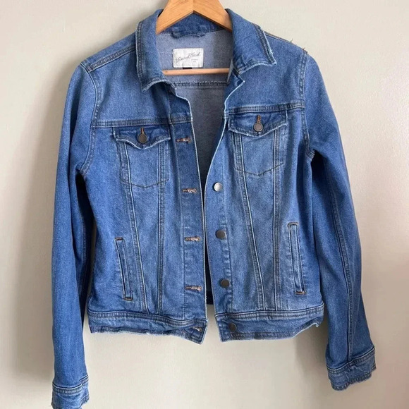 Universal Thread Medium Wash Lightly Distressed
Jean Jacket Size Small - Picture 2 of 14